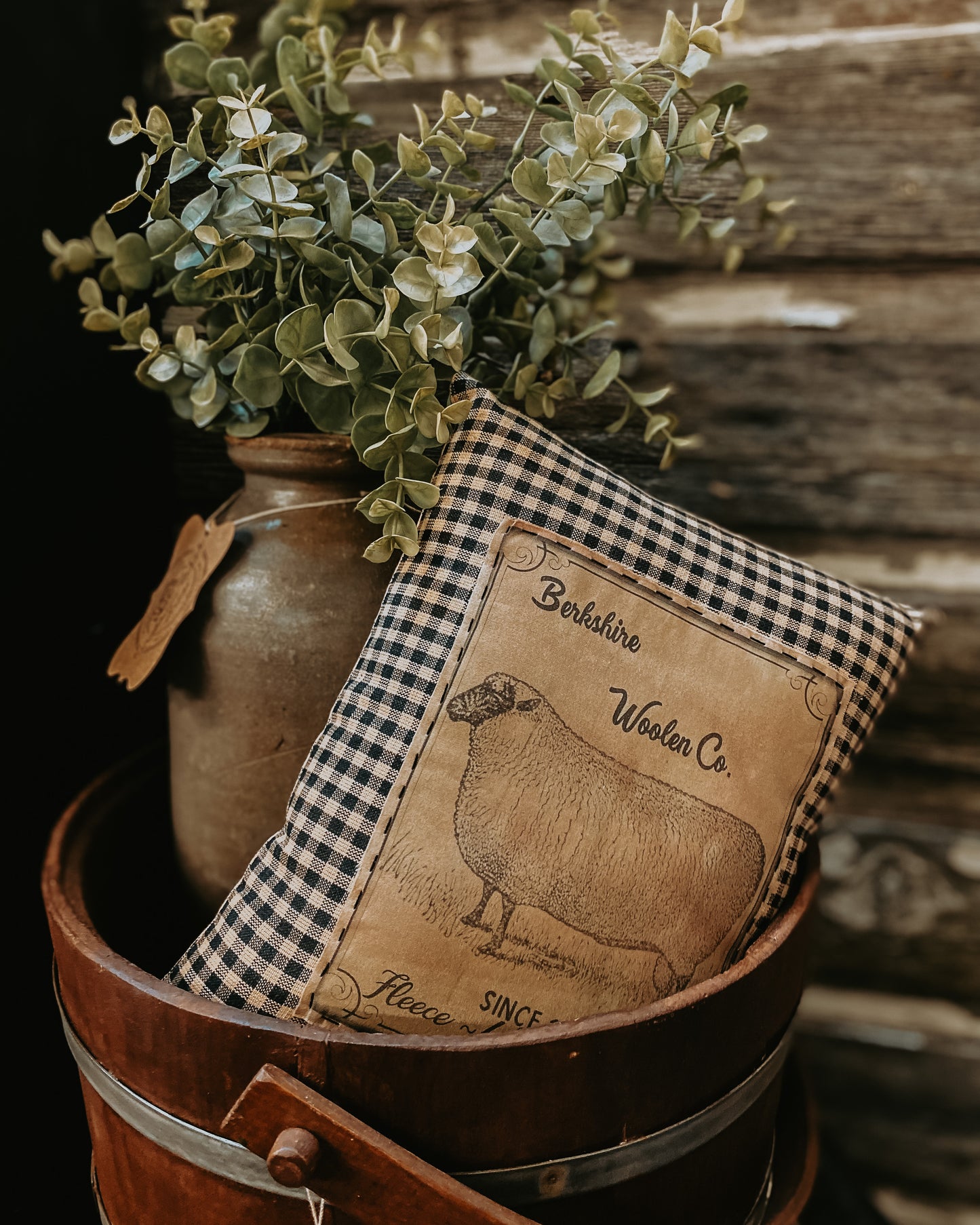 Primitive Pillow Tuck
